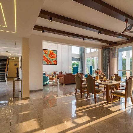 Stayvista At Serenity Farms With Pool, Lawn, Bonfire & Bbq Sohna Bagian luar foto