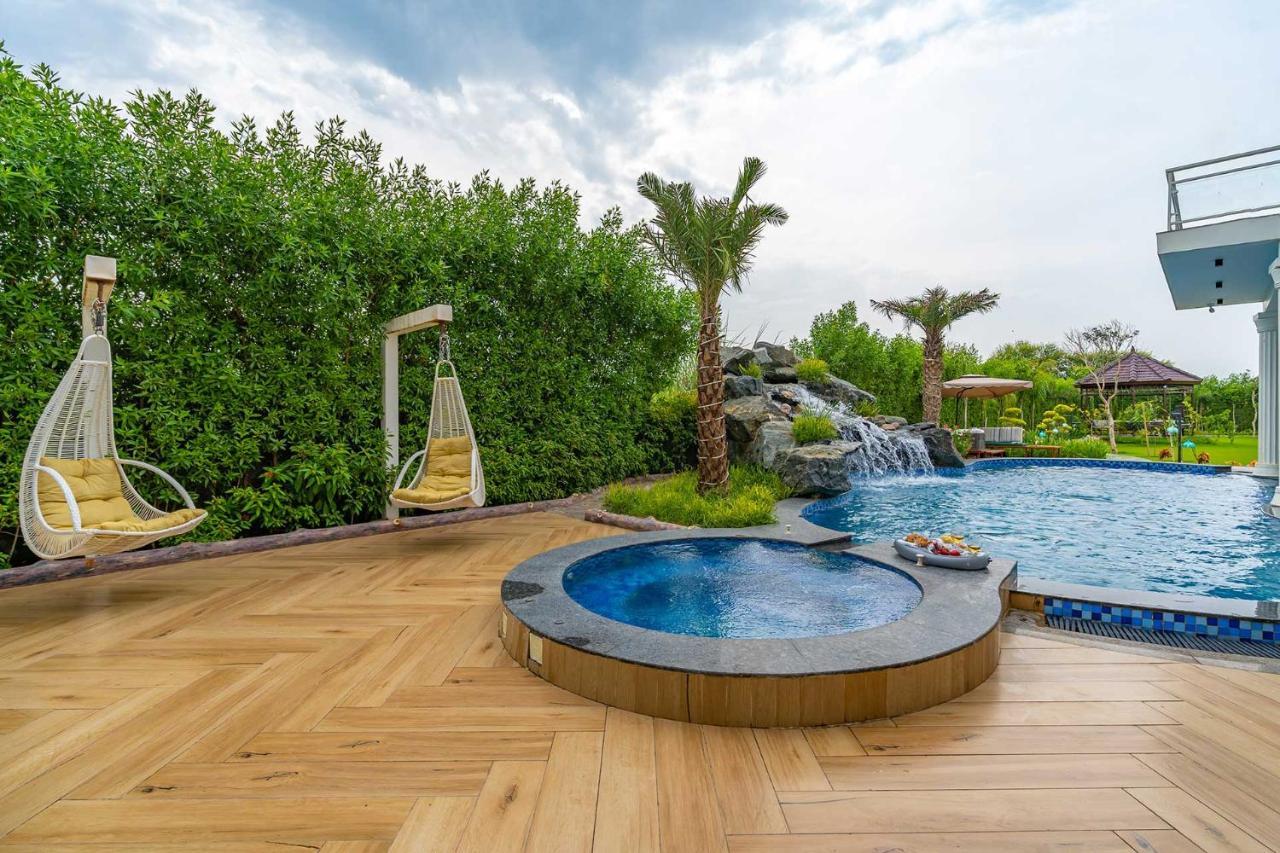 Stayvista At Serenity Farms With Pool, Lawn, Bonfire & Bbq Sohna Bagian luar foto
