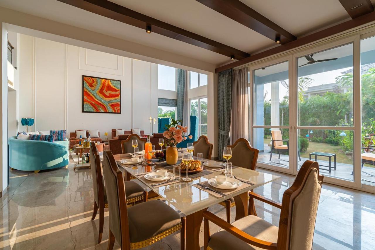 Stayvista At Serenity Farms With Pool, Lawn, Bonfire & Bbq Sohna Bagian luar foto