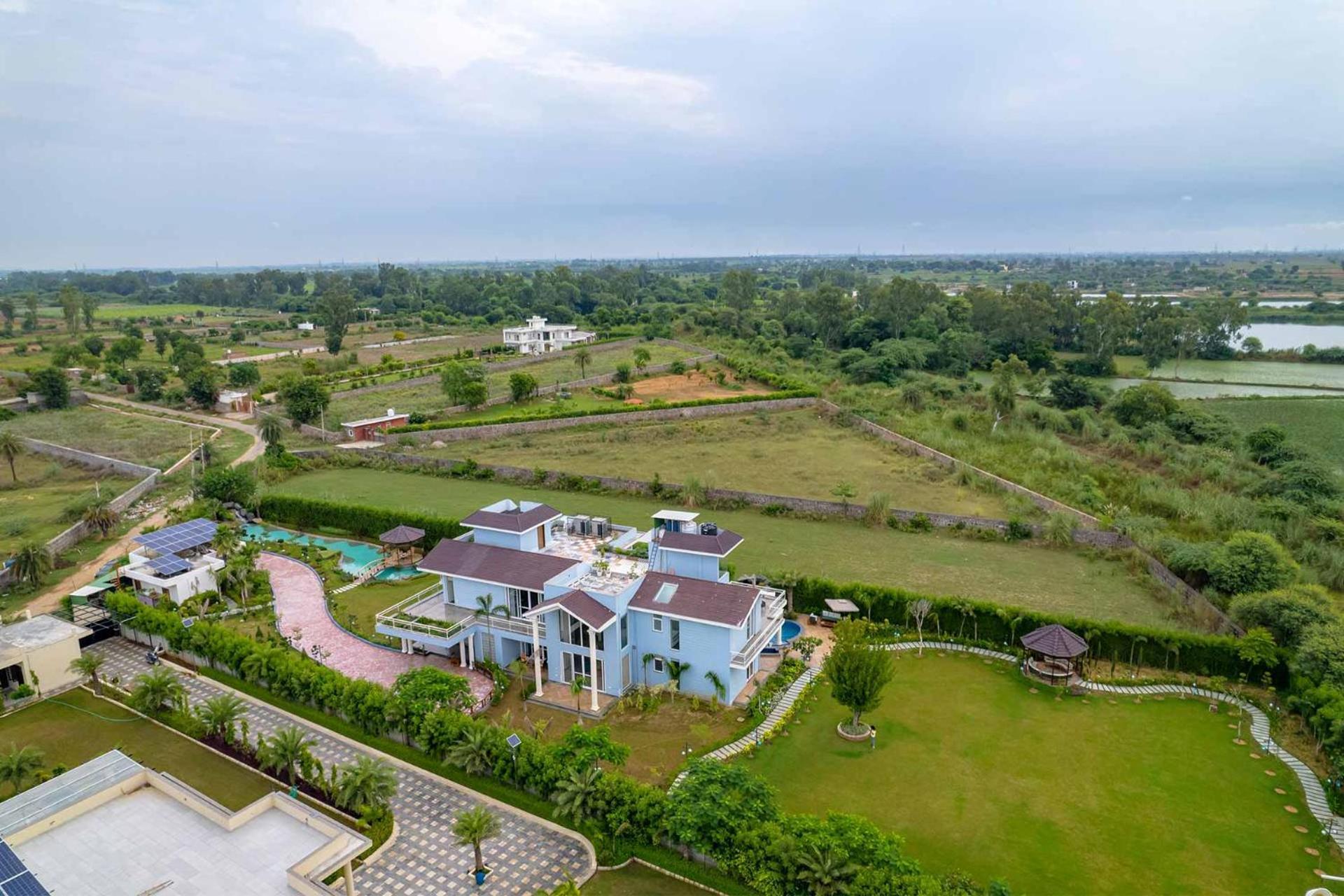 Stayvista At Serenity Farms With Pool, Lawn, Bonfire & Bbq Sohna Bagian luar foto
