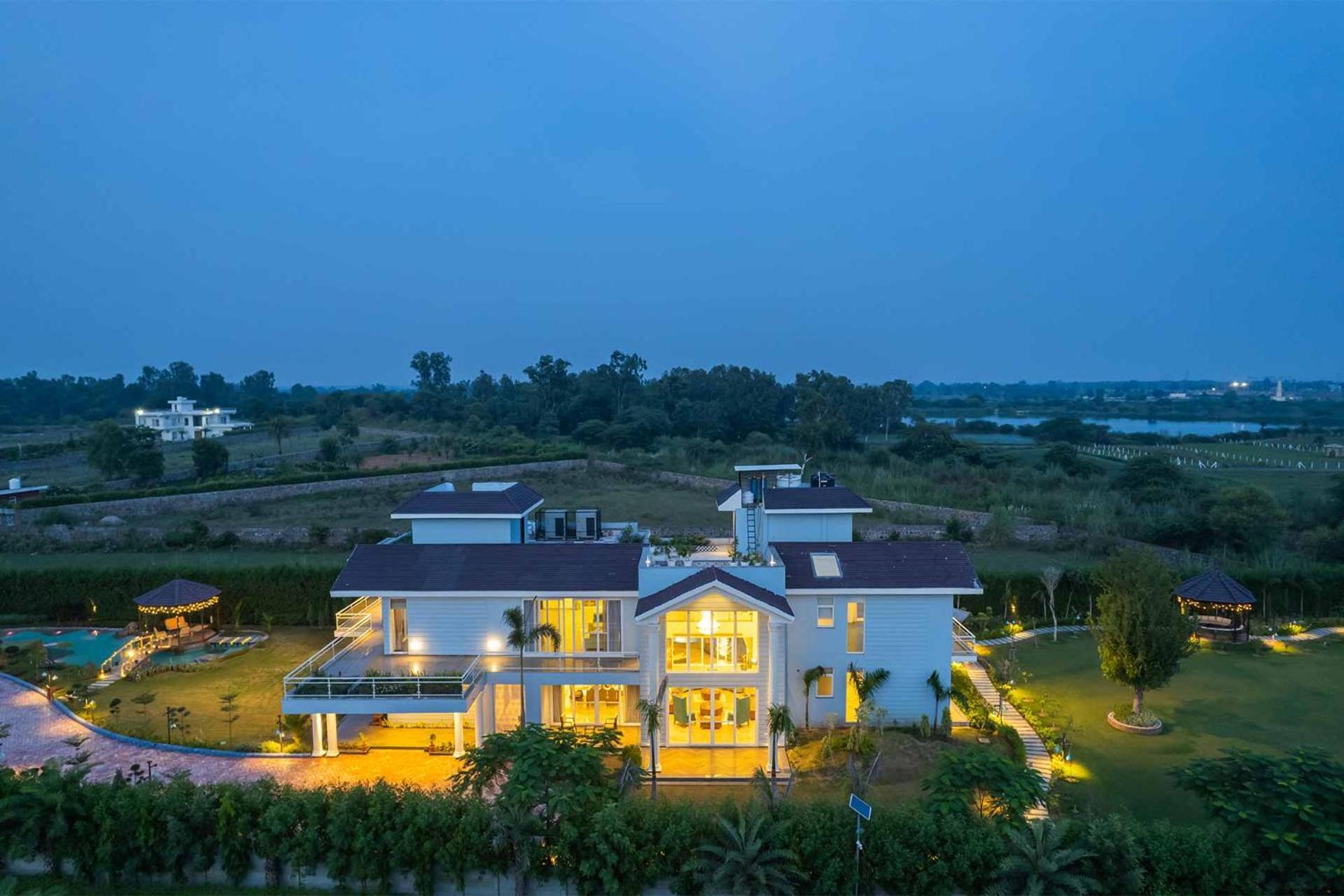 Stayvista At Serenity Farms With Pool, Lawn, Bonfire & Bbq Sohna Bagian luar foto
