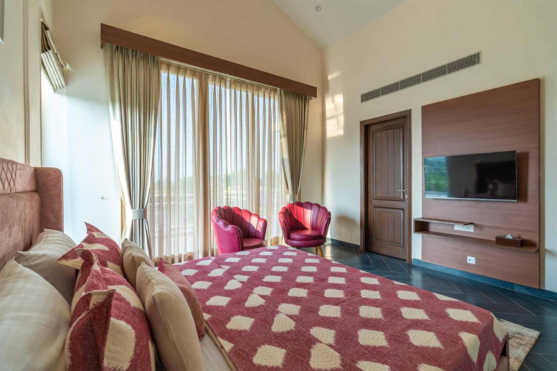 Stayvista At Serenity Farms With Pool, Lawn, Bonfire & Bbq Sohna Bagian luar foto